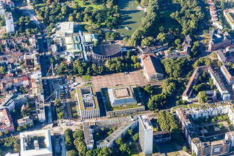 Vue aérienne de Centre de congrès du parc des expositions à le quartier Südweststadt in Karlsruhe dans le département Bade-Wurtemberg, Allemagne