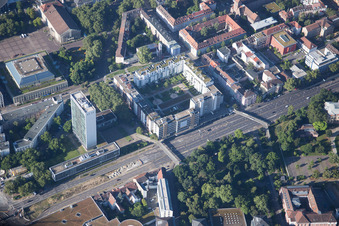 Vue aérienne de Bureau de district, Kriegsstr à le quartier Südweststadt in Karlsruhe dans le département Bade-Wurtemberg, Allemagne