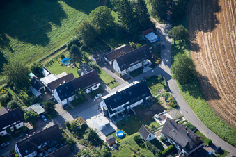 Quartier Hohenwettersbach in Karlsruhe dans le département Bade-Wurtemberg, Allemagne du point de vue du drone