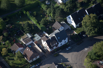 Nouveau chemin à le quartier Hohenwettersbach in Karlsruhe dans le département Bade-Wurtemberg, Allemagne hors des airs
