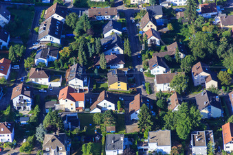 Vue aérienne de Hellenstr à le quartier Wolfartsweier in Karlsruhe dans le département Bade-Wurtemberg, Allemagne
