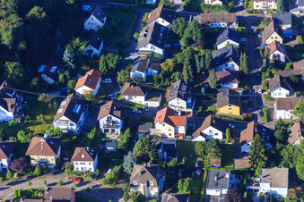 Vue aérienne de Hellenstr à le quartier Wolfartsweier in Karlsruhe dans le département Bade-Wurtemberg, Allemagne
