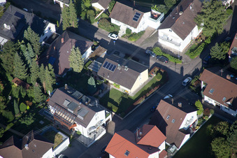 Vue aérienne de Hellenstrasse à le quartier Wolfartsweier in Karlsruhe dans le département Bade-Wurtemberg, Allemagne