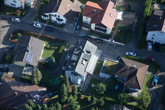 Vue oblique de Hellenstrasse à le quartier Wolfartsweier in Karlsruhe dans le département Bade-Wurtemberg, Allemagne