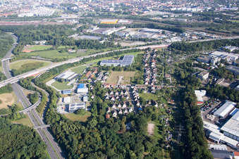 Vue aérienne de Zone industrielle de Killisfeld NO à le quartier Durlach in Karlsruhe dans le département Bade-Wurtemberg, Allemagne