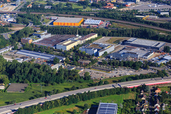 Vue aérienne de Zone industrielle d'Ottostraße avec DHU Union allemande d'homéopathie à le quartier Durlach in Karlsruhe dans le département Bade-Wurtemberg, Allemagne