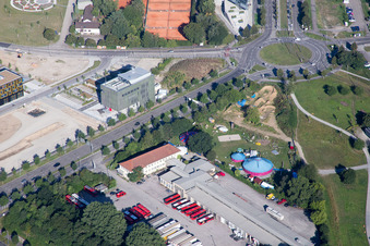 Vue aérienne de Oststadtkreisel, parc Otto-Dullenkopf à le quartier Oststadt in Karlsruhe dans le département Bade-Wurtemberg, Allemagne
