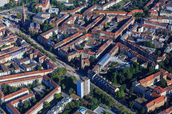 Vue aérienne de Église Luther sur Durlacher Allee x Gottesauer Eck à le quartier Oststadt in Karlsruhe dans le département Bade-Wurtemberg, Allemagne
