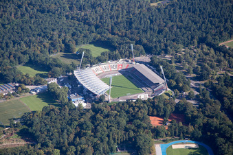Vue aérienne de Stade KSC à le quartier Innenstadt-Ost in Karlsruhe dans le département Bade-Wurtemberg, Allemagne