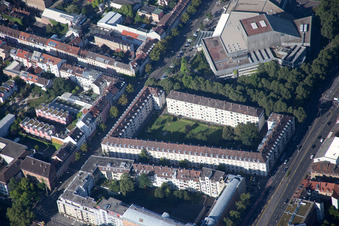 Vue aérienne de Théâtre, Adlerstr à le quartier Südstadt in Karlsruhe dans le département Bade-Wurtemberg, Allemagne