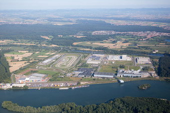 Vue aérienne de Zone industrielle d'Oberwald, port rhénan de Wörth à Wörth am Rhein dans le département Rhénanie-Palatinat, Allemagne