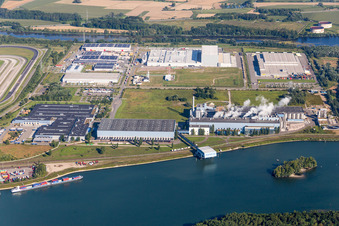 Vue aérienne de Installations techniques dans la zone industrielle du district industriel de Wörth-Oberwald à Wörth am Rhein dans le département Rhénanie-Palatinat, Allemagne