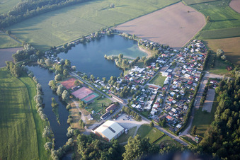 Vue aérienne de Camping Les Peupliers à Seltz dans le département Bas Rhin, France