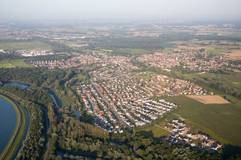 Vue aérienne de Drushenheim à Drusenheim dans le département Bas Rhin, France