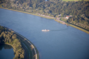 Vue aérienne de Bac du Rhin à Drusenheim à Drusenheim dans le département Bas Rhin, France