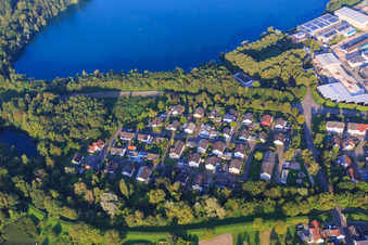 Vue aérienne de Vue du village depuis l'est à le quartier Grauelsbaum in Lichtenau dans le département Bade-Wurtemberg, Allemagne