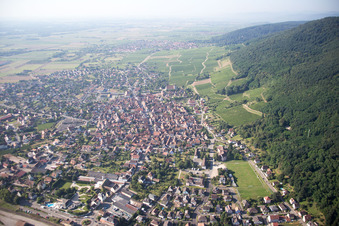 Vue aérienne de Châtenois dans le département Bas Rhin, France