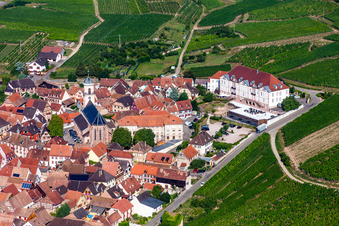 Vue aérienne de Val-Vignes - Hôtel Alsace Séminaires et Mariages à Saint-Hippolyte dans le département Haut-Rhin, France