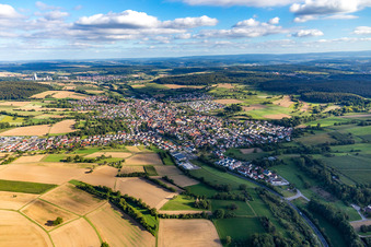 Vue aérienne de Du nord-ouest à le quartier Jöhlingen in Walzbachtal dans le département Bade-Wurtemberg, Allemagne