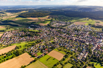 Photographie aérienne de Vue des rues et des maisons dans les quartiers résidentiels à le quartier Jöhlingen in Walzbachtal dans le département Bade-Wurtemberg, Allemagne