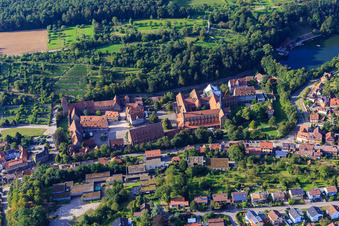 Vue oblique de Monastère Maulbronn Patrimoine mondial de l'UNESCO à Maulbronn dans le département Bade-Wurtemberg, Allemagne