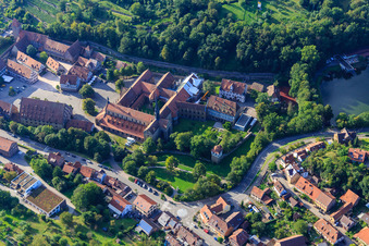 Monastère Maulbronn Patrimoine mondial de l'UNESCO à Maulbronn dans le département Bade-Wurtemberg, Allemagne vue d'en haut