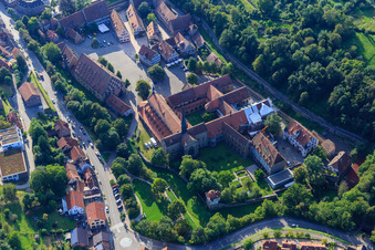Monastère Maulbronn Patrimoine mondial de l'UNESCO à Maulbronn dans le département Bade-Wurtemberg, Allemagne depuis l'avion
