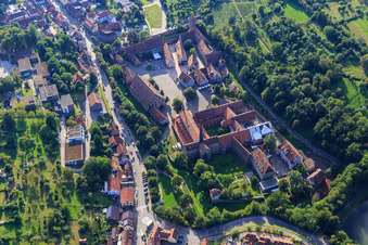 Vue d'oiseau de Monastère Maulbronn Patrimoine mondial de l'UNESCO à Maulbronn dans le département Bade-Wurtemberg, Allemagne