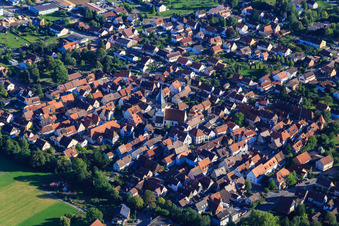Vue aérienne de Église Saint-Clément à le quartier Horrheim in Vaihingen an der Enz dans le département Bade-Wurtemberg, Allemagne