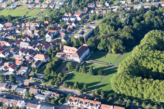 Vue aérienne de Parc du château et château de Freidental à Freudental dans le département Bade-Wurtemberg, Allemagne