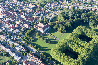 Vue aérienne de Parc du château et château de Freidental à Freudental dans le département Bade-Wurtemberg, Allemagne