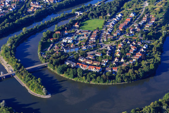 Vue aérienne de Neckarstrasse et pont du Neckar à Besigheim dans le département Bade-Wurtemberg, Allemagne