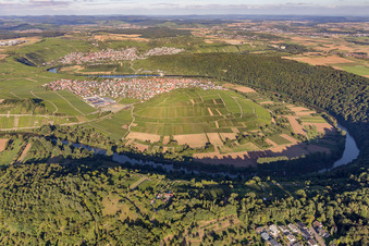 Vue aérienne de Les rives du Neckar à Hessigheim dans le département Bade-Wurtemberg, Allemagne