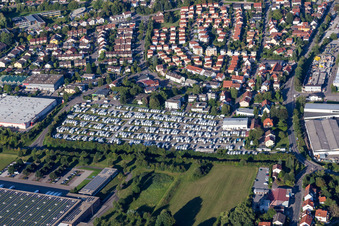 Vue aérienne de Place de parking pour caravanes chez PREMIO Caravan and Car Repair Steinheim à Steinheim an der Murr dans le département Bade-Wurtemberg, Allemagne