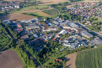 Vue aérienne de Zone industrielle et implantation d'entreprises Donaustraße à Waldrems à le quartier Waldrems in Backnang dans le département Bade-Wurtemberg, Allemagne