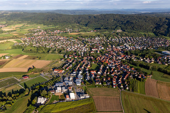 Vue aérienne de Wattenweiler du nord-ouest à Allmersbach im Tal dans le département Bade-Wurtemberg, Allemagne