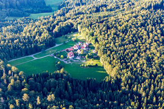 Vue aérienne de Rotenmad à le quartier Ebni in Kaisersbach dans le département Bade-Wurtemberg, Allemagne