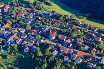 Vue aérienne de Église Prevorst à le quartier Prevorst in Oberstenfeld dans le département Bade-Wurtemberg, Allemagne