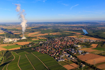 Vue aérienne de Vue de la centrale nucléaire Neckarwestheim d'EnBW Kernkraft GmbH depuis l'est à Neckarwestheim dans le département Bade-Wurtemberg, Allemagne