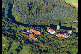 Vue aérienne de Château de Liebenstein au Golf and Country Club Schloss Liebenstein eV à Neckarwestheim dans le département Bade-Wurtemberg, Allemagne