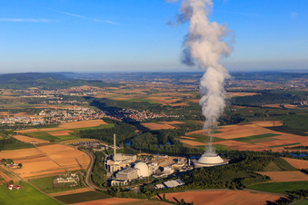 Vue aérienne de Centrale nucléaire Neckarwestheim d'EnBW Kernkraft GmbH de l'est à Neckarwestheim dans le département Bade-Wurtemberg, Allemagne
