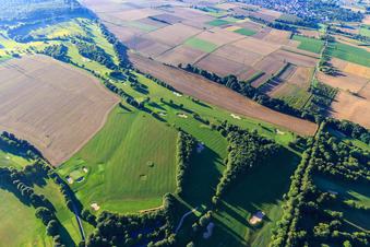 Vue aérienne de Golf et Country Club Schloss Liebenstein eV à Neckarwestheim dans le département Bade-Wurtemberg, Allemagne
