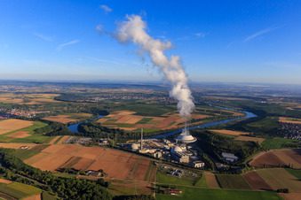 Vue aérienne de Centrale nucléaire Neckarwestheim d'EnBW Kernkraft GmbH de l'est à Neckarwestheim dans le département Bade-Wurtemberg, Allemagne