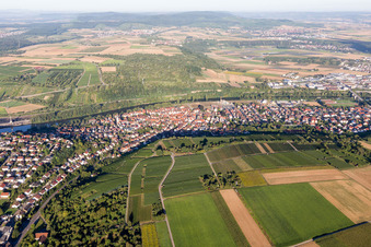 Vue aérienne de Les rives du Neckar à Gemmrigheim dans le département Bade-Wurtemberg, Allemagne