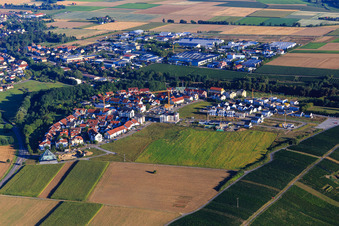 Vue aérienne de Schloßbergallee vue du sud-est à Bönnigheim dans le département Bade-Wurtemberg, Allemagne