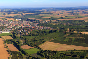 Vue aérienne de Vignobles du Kraichgau à Sulzfeld dans le département Bade-Wurtemberg, Allemagne