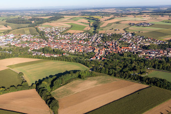 Vue aérienne de Champs agricoles et terres agricoles à Zaisenhausen dans le département Bade-Wurtemberg, Allemagne