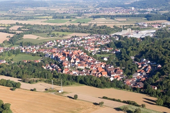 Vue aérienne de Vue sur le village à le quartier Gochsheim in Kraichtal dans le département Bade-Wurtemberg, Allemagne