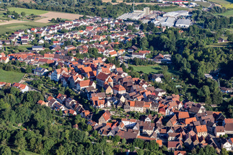 Vue aérienne de Vue sur le village à le quartier Gochsheim in Kraichtal dans le département Bade-Wurtemberg, Allemagne