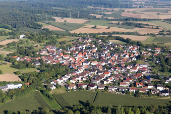 Vue aérienne de Quartier Oberacker in Kraichtal dans le département Bade-Wurtemberg, Allemagne